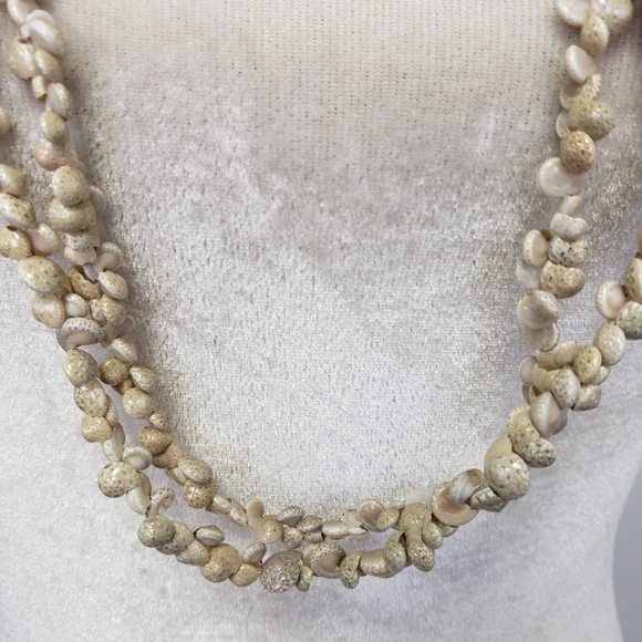 VINTAGE Puka Shell Necklaces Set of 3 - Picture 3 of 6